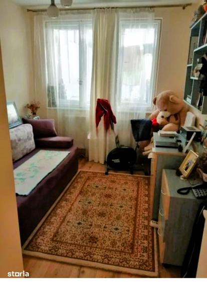 Apartament cu 3 camere decomandat în Far