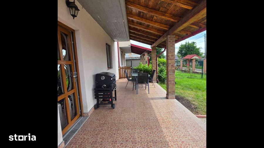 Casă cu 4 camere cu Teren 559 Mp în Podu Roș