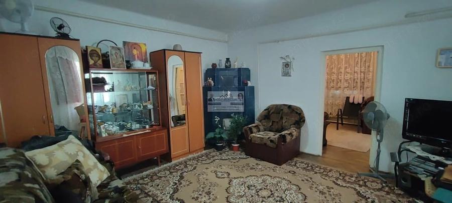 Casă cu Teren 1108 Mp în Sud