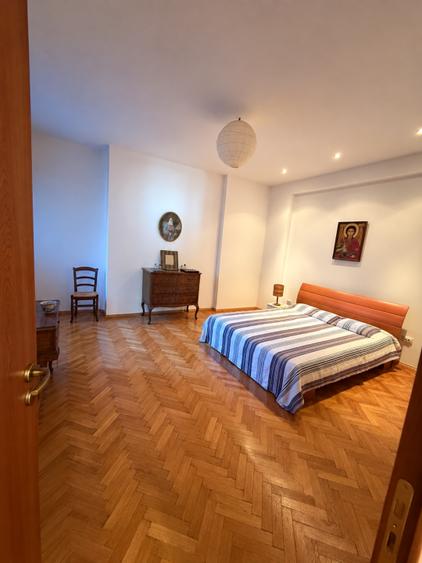 Apartament cu 3 camere decomandat, mobilat în Armeneasca