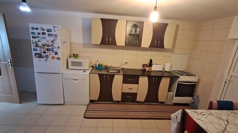 Casă cu 3 camere în Stănești