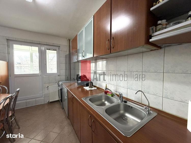 Apartament cu 4 camere decomandat în Berceni