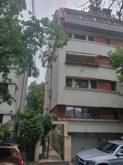 Apartament cu 4 camere decomandat, mobilat în Primăverii