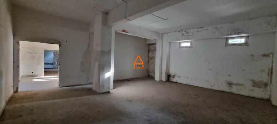 Spațiu comercial, de 222 mp, în Nicolina