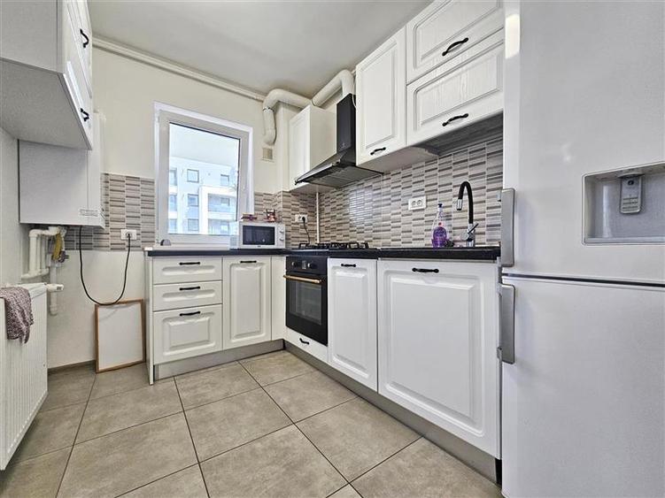 Apartament cu 2 camere decomandat în Tractorul