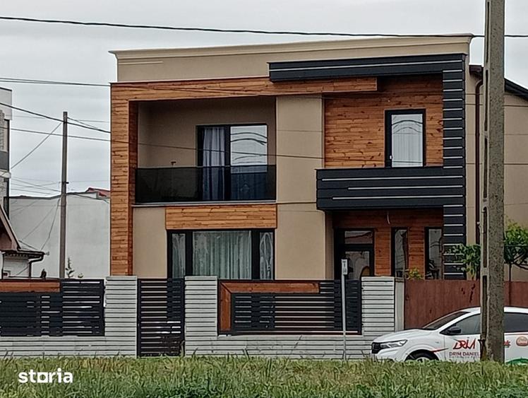 Casă cu 5 camere cu Teren 300 Mp în Malu Mare