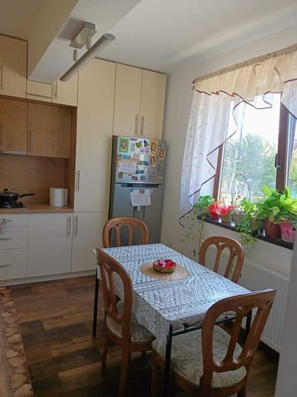 Casă cu 4 camere în Tărian