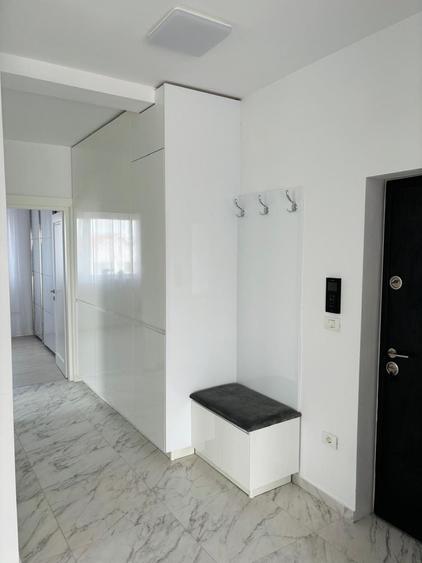 Apartament cu 2 camere semidecomandat în Giroc