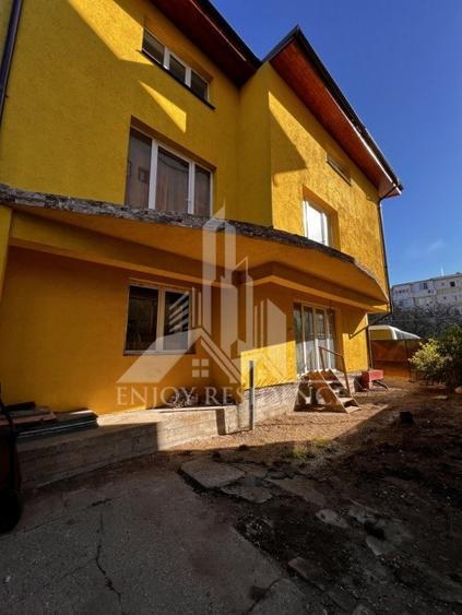 Casă individuală cu 6 camere cu Canalizare în Păcii