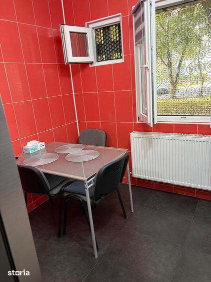 Apartament cu 3 camere semidecomandat în Berceni