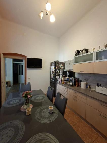 Apartament cu 4 camere decomandat în Central