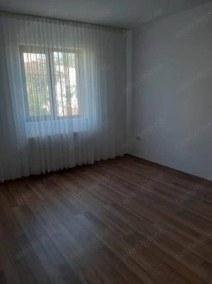 Casă cu 4 camere cu Teren 180 Mp în Central
