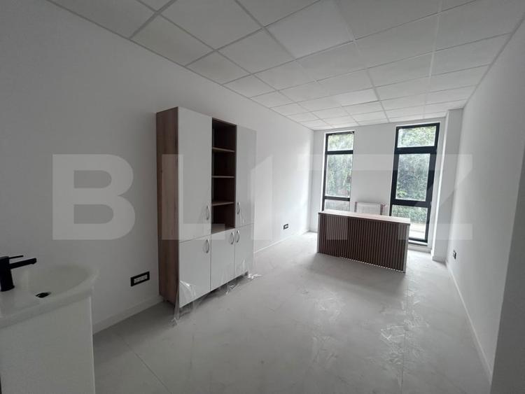 Spațiu comercial, de 438.32998657227 mp, în George Enescu