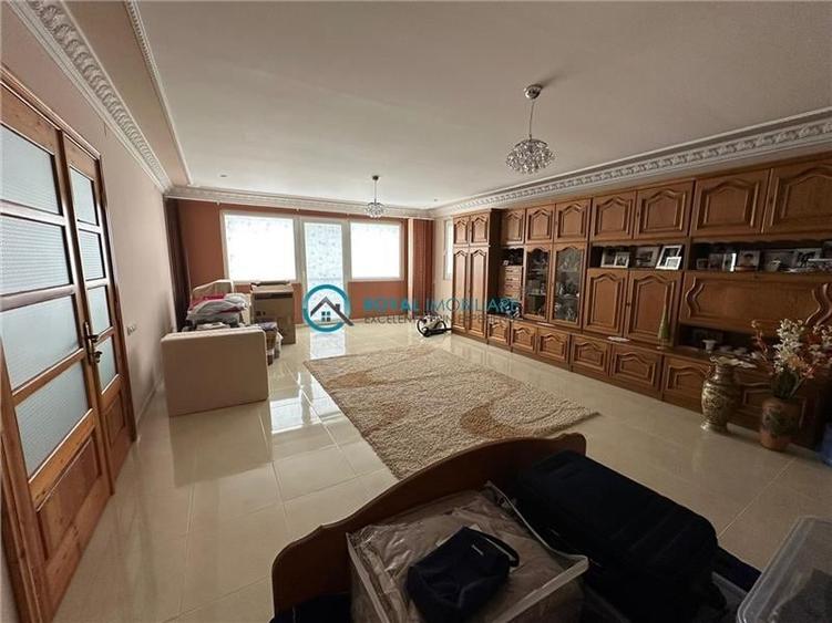 Casă individuală cu 8 camere cu Teren 3797 Mp în Lipănești