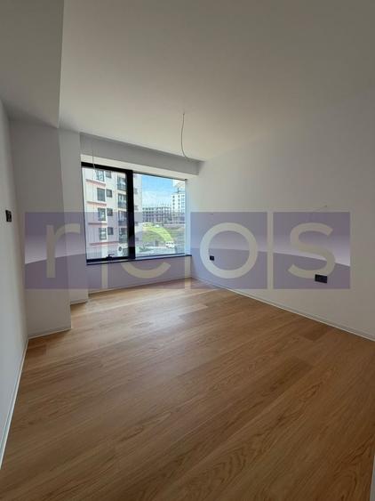 Apartament cu 4 camere decomandat în Barbu Văcărescu