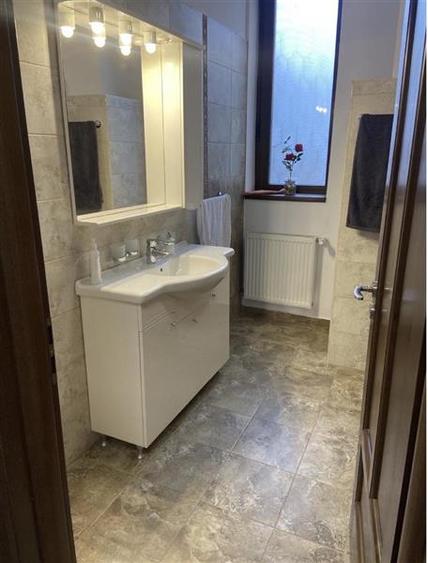 Apartament cu 3 camere decomandat, mobilat în Lipovei