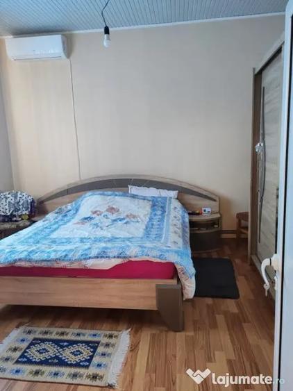 Casă cu 4 camere cu Teren 4800 Mp în Crețești