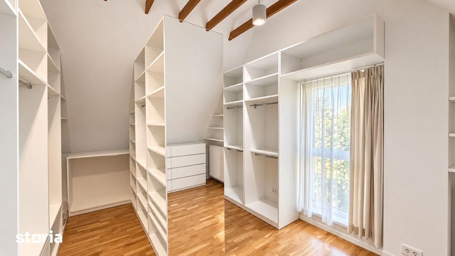 Casă cu 6 camere cu Teren 350 Mp în Central