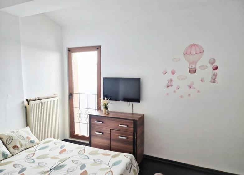 Apartament cu 2 camere decomandat, mobilat în Boema