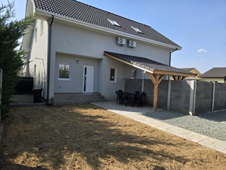 Casă cu 3 camere în Moșnița Veche