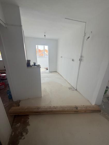 Apartament cu 3 camere decomandat în Exterior Vest