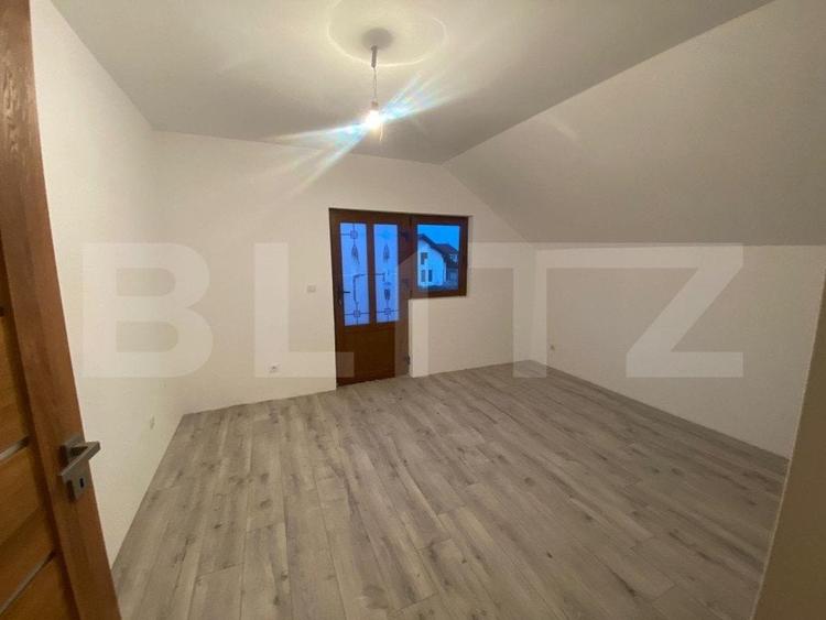 Casă individuală cu 6 camere cu Teren 500 Mp în Beclean