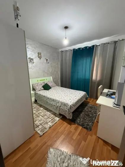 Apartament cu 3 camere decomandat în Calea București
