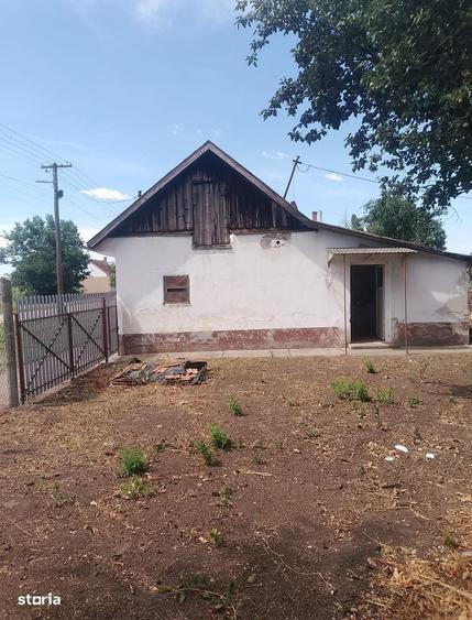 Casă cu 3 camere cu Teren 3500 Mp în Central
