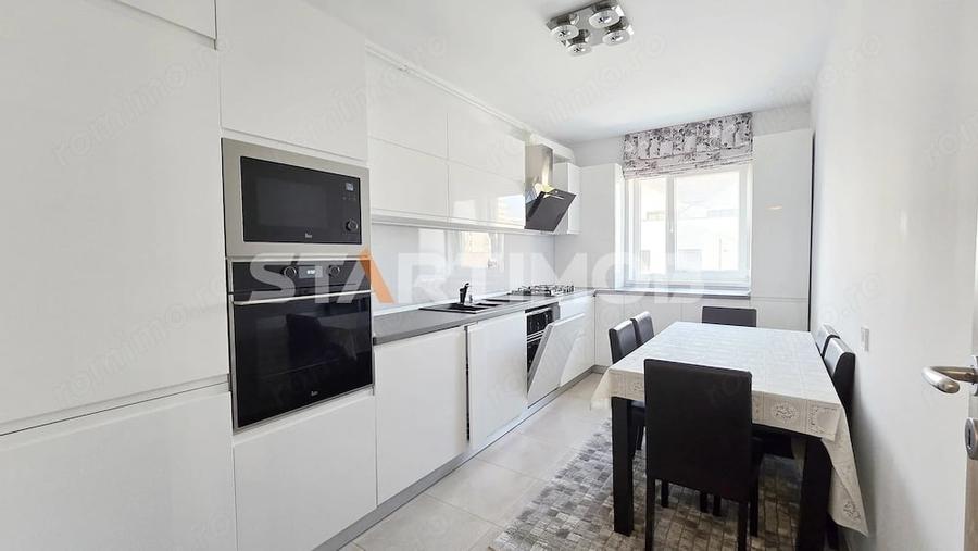 Apartament cu 3 camere decomandat în Tractorul