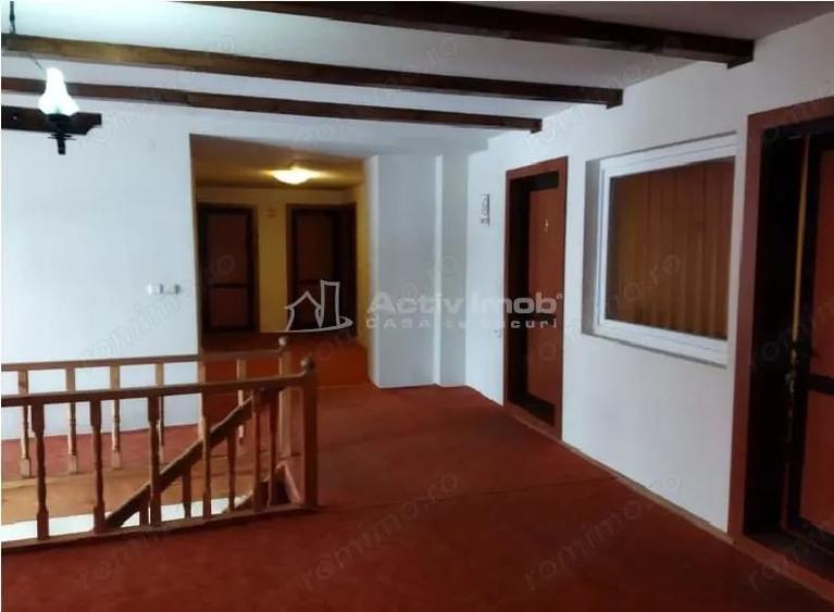 Casă cu 10 camere cu Teren 980 Mp în Central