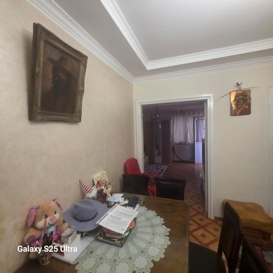 Apartament cu 3 camere decomandat în Polonă