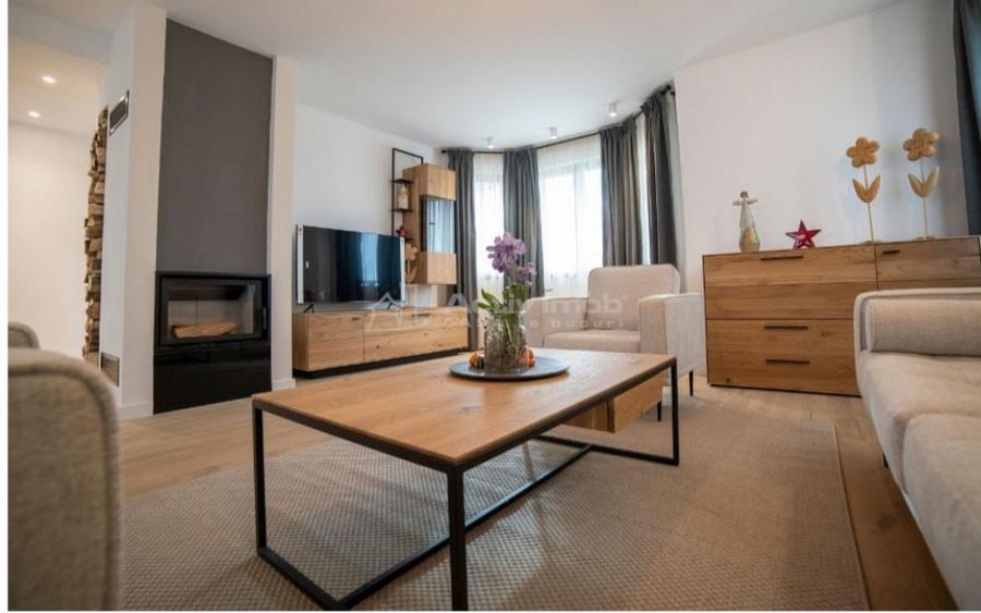 Casă cu 5 camere cu Teren 500 Mp în Central