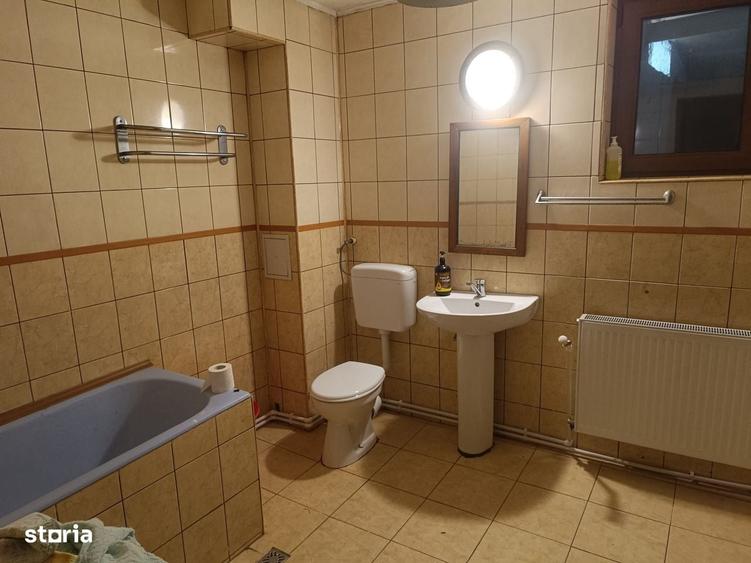 Casă cu 4 camere cu Teren 1584 Mp în Central