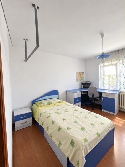 Apartament cu 3 camere decomandat în Central