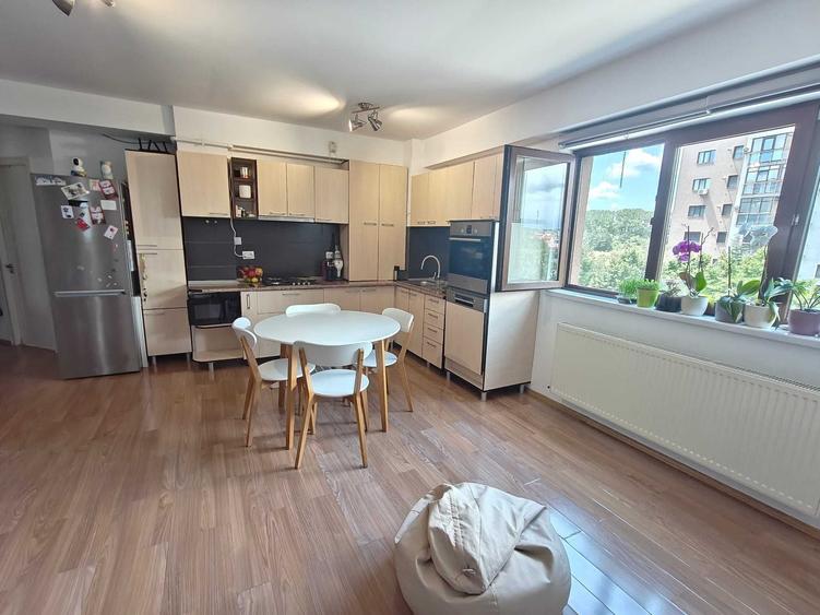 Apartament cu 3 camere decomandat în Viforâta