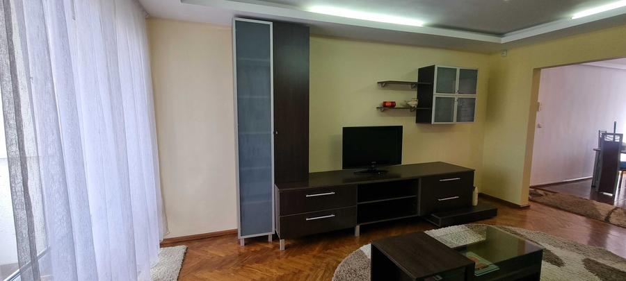 Apartament cu 3 camere decomandat, mobilat în Tudor