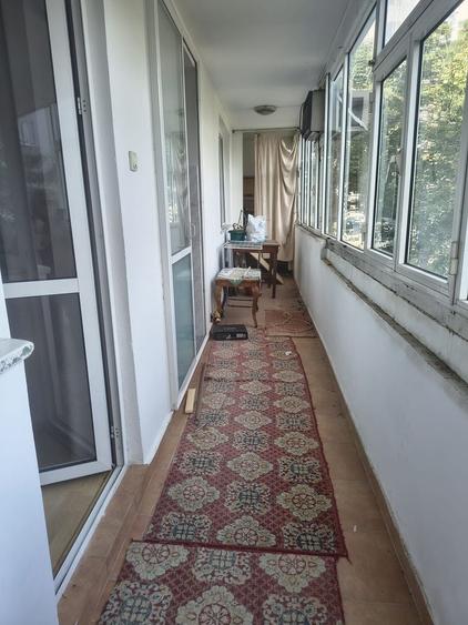 Apartament cu 3 camere semidecomandat în Tomis I