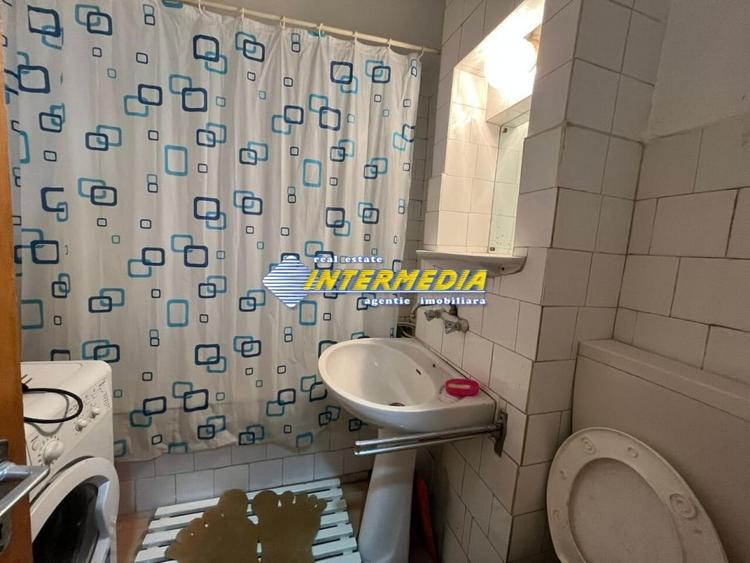 Apartament cu 3 camere decomandat, mobilat în Central