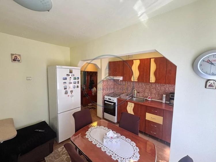 Apartament cu 3 camere semidecomandat în Central