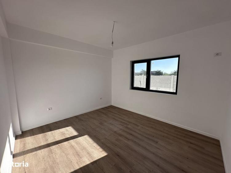 Casă cu 4 camere cu Teren 400 Mp în Domnești