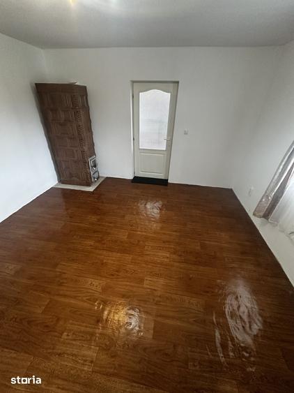 Casă cu 2 camere cu Teren 2700 Mp în Mica