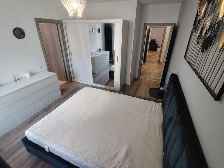 Apartament cu 3 camere decomandat, mobilat în Decebal
