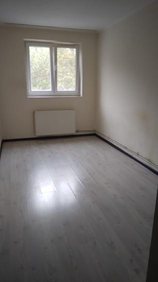 Apartament cu 3 camere decomandat, mobilat în Vitan Mall
