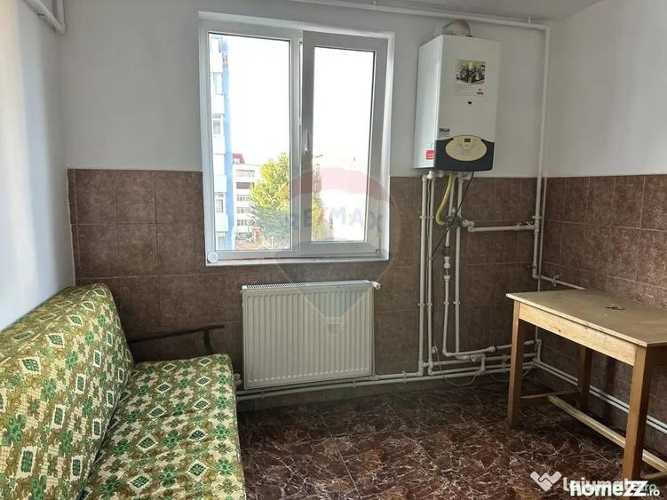 Apartament cu 4 camere decomandat în Central