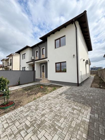 Duplex cu 4 camere cu Canalizare în Moșnița Nouă