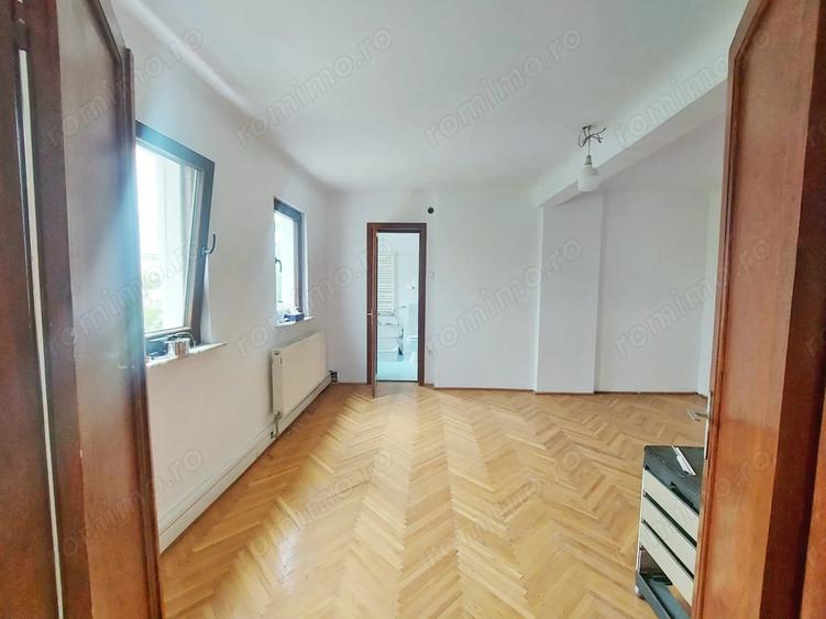 Apartament cu 3 camere decomandat în Primăverii