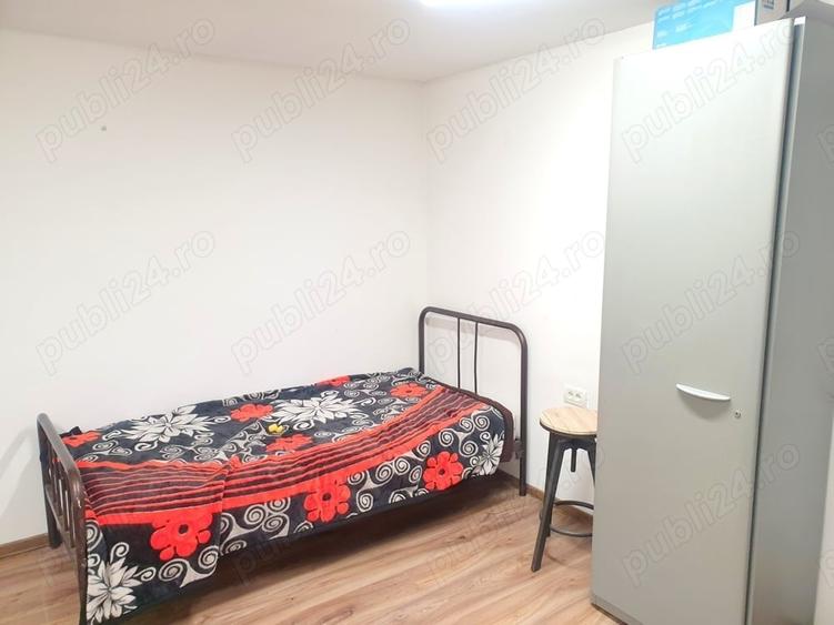 Casă cu 6 camere în Traian