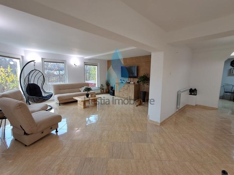 Casă cu 4 camere cu Garaj în Bârnova