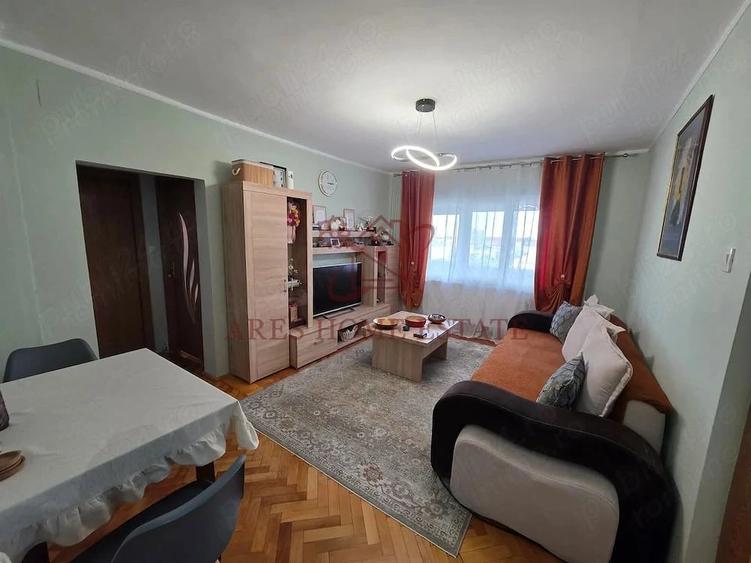 Apartament cu 3 camere semidecomandat în Gheorghe Lazăr