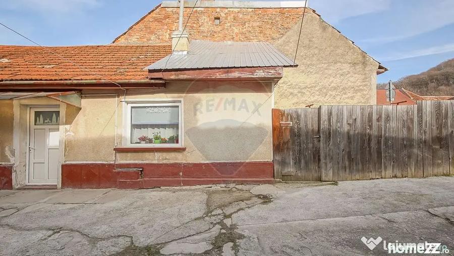 Casă cu 4 camere cu Teren 230 Mp în Carierei